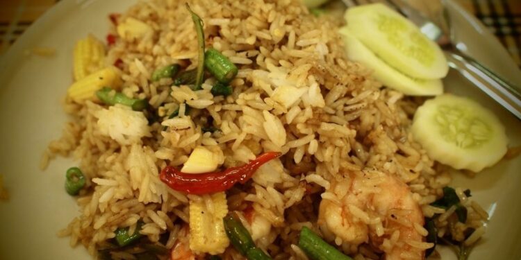 ग्राहकलाई बासी खाना खुवाउँदा तिर्नुपर्यो दुई लाख जरिवाना