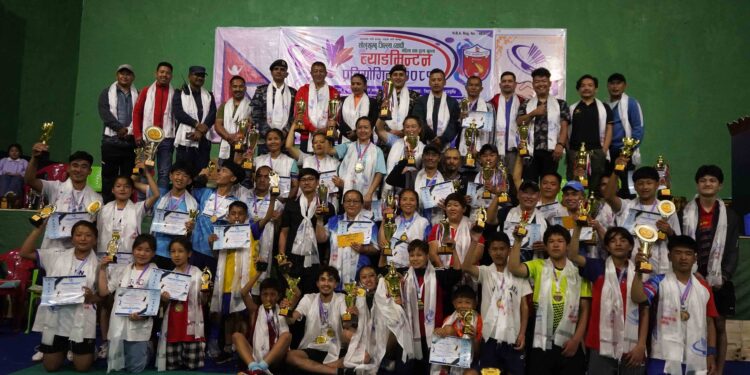  सोलुखुम्बुमा सम्पन्न जिल्ला व्यापी ब्याडमिन्टन प्रतियोगिताको उपाधि अर्जुन र  सगुनलाई 