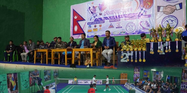  जिल्ला व्यापी ब्याडमिन्टन प्रतियोगिताको मेयर शेर्पाद्वारा उद्‌घाटन 