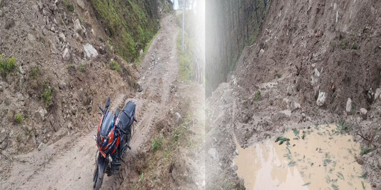 नेले पञ्चन सडक खण्डमा पहिरो, पुनः सुचारु गर्न गाउँपालिका जेसीवी पठाउँदै 