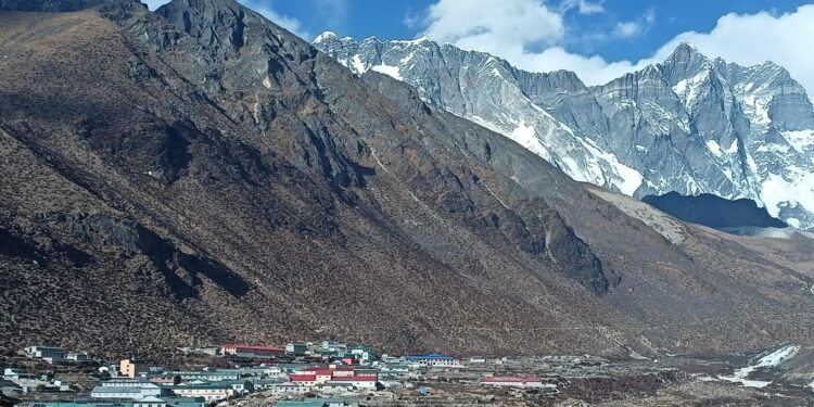 खुम्बुमा अनौठो डि प्रथा ः दिङबोचे गाउँका सबैले १ महिनाका लागि घर छाडे