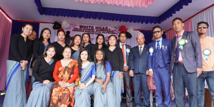  आज गुरु पुर्णीमा सल्लेरीका विद्यार्थीले गरे गुरुहरूको सम्मान 