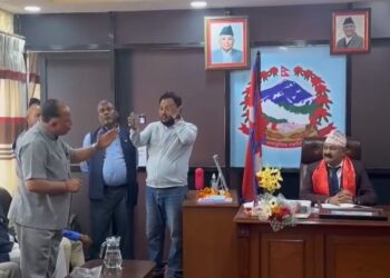 खिला मन्त्री भेट