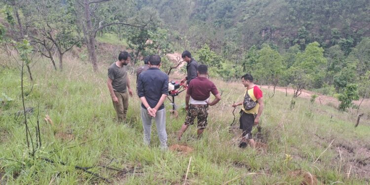 जुरेथुम्का सामुदायिक वनमा खयर रोप्ने अभियान, पहिलो दिन आज १ हजार खाडल तयार 