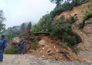  सल्लेरी तामाखानी सडकमा पहिरो, फेरी अवरुद्ध 