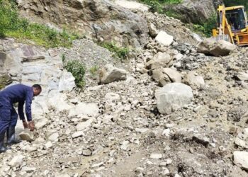  वर्षातका कारण सोलुखुम्बुका ठाउँठाउँमा सडक भत्किए 