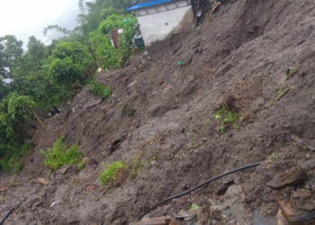 उदयपुरमा पहिरोले पुरिएर १ बालकको मृत्यु