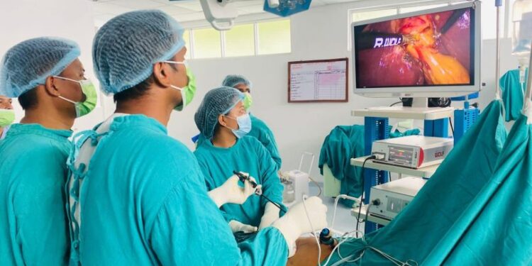 सिन्धुली अस्पताल बन्यो, जिल्लाकै दुर्बिन प्रविधिबाट शल्यक्रिया गर्ने अस्पताल