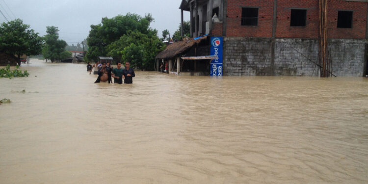 कनकाई नदीको बाढी पस्दा झापाका ५१ घर डुबानमा