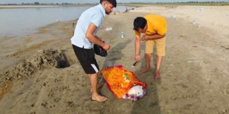 कुकुर मर्दा सप्तरीका मेयरले गरे मानवको झैँ काजकिरिया