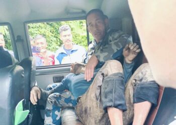 दोर्पूमा माटोको ढिस्कोले पुरिएका व्यक्तिको सशस्त्र प्रहरीद्वारा उद्धार