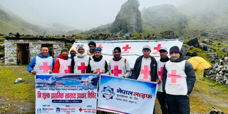 दूधकुण्डमा रेडक्रस र नेपाल लाइफको ‘निःशुल्क प्राथमिक स्वास्थ्य शिविर’ सम्पन्न
