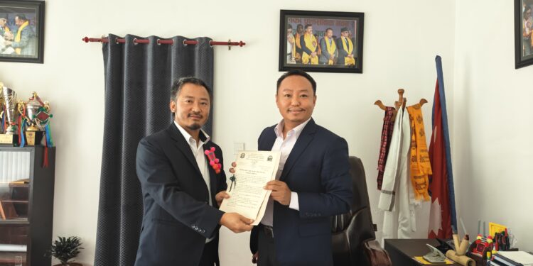 थुलुङ दुधकोशी गाउँपालिका अध्यक्ष र प्रमुख प्रशासकीय अधिकृत बीच कार्यसम्पादन सम्झौता