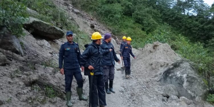 पहिरोले अवरुद्ध साल्मे सडक सञ्चालनमा