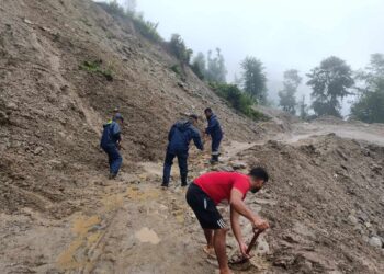 पहिरोले अवरुद्ध नेले — काँगेल सडक सञ्चालनमा
