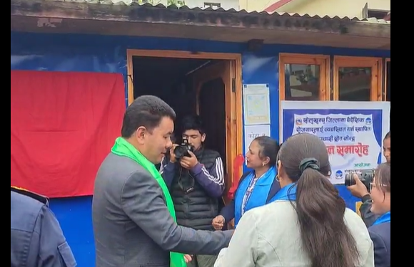 सोलुखुम्बमा आप्रवासी श्रोत केन्द्र सहायता कक्ष सञ्चालन