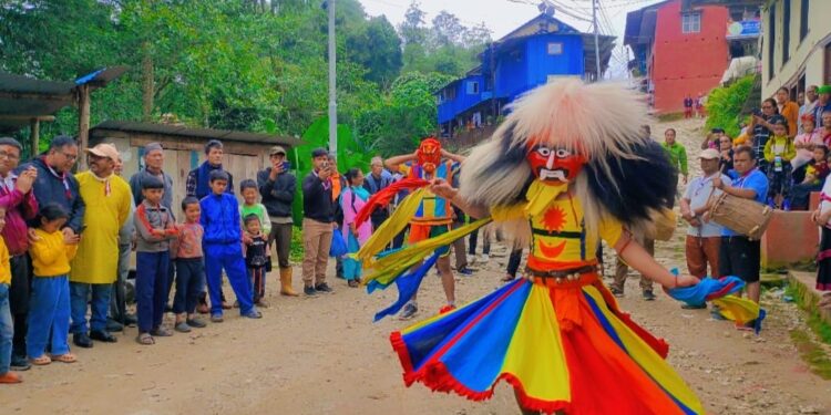 ऐसेलुखर्कमा लाखे नाच सुरु (फोटोफिचर)