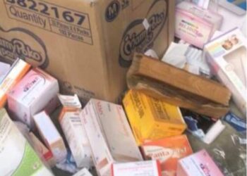 अवैधरुपमा सञ्चालन भएको कर्मचारीको औषधी पसल सिल