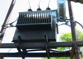 चट्याङले विद्युत् ट्रान्सफर्मर जल्दा खोटाङमा ९० घरका उपभोक्ता अन्धकारमा