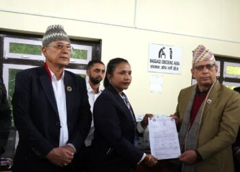  थामेका बाढी पीडितलाई कोशी प्रदेश सरकारको राहत 