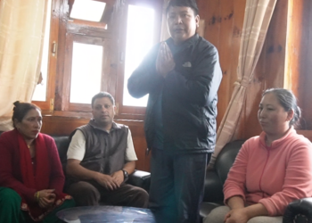 मृत्युसंस्कारमा गरिएको निम्तो फिर्ता गरेर विभेद गर्ने शेर्पालाई दलित समुदायले मगायो माफी 