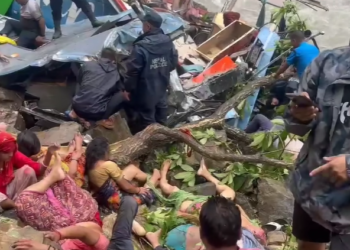 आँबुखैरेनीको ऐना पहराबाट बस मर्स्याङ्दी नदीमा खस्यो