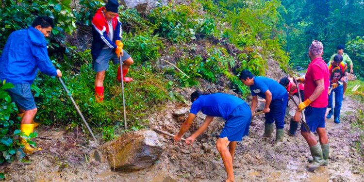 खार्मिका वडा अध्यक्ष राईको दैनिकी बाह्रै महिना श्रमदानमा