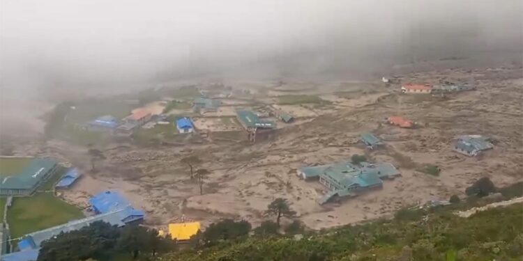 थामे बाढी पीडितका लागी पाइला पाइलाको १० लाख राहत 