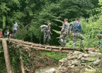 सशस्त्रको सक्रियतामा सल्लेरी टप्पुटारमा बन्यो काठेपुल