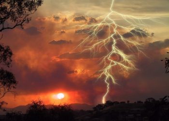 चट्याङ लागेर एक महिलाको मृत्यु,आमाछोरी घाइते