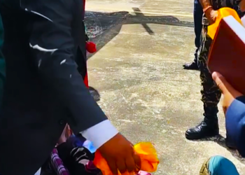 फाप्लुमा उपचाररत बृद्धको थप उपचारका लागि रक्षा मन्त्री राईको पहलमा काठमाडौं पठाइयो