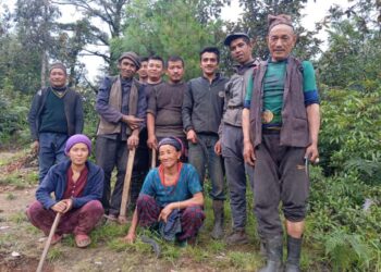 लट्टेबारी टोल विकास समितिले गर्यो श्रमदान मार्फत गोरेटो बाटो सरसफाई