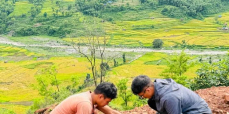 आफ्नो गाउँ आँफै बनाउमा जुटे उदयपुर रुपाटारका युवाहरु