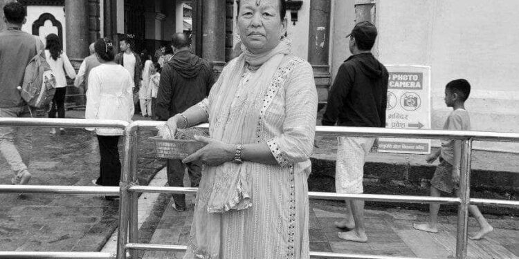 खोटाङको रावाबेशीमा विद्यालय जाँदै गर्दा पहिरोमा पुरिएर शिक्षिकाको मृत्यु