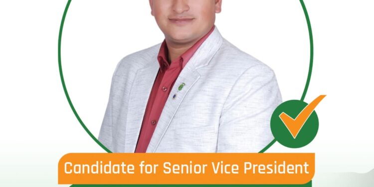 टान उपाध्यका लागि उम्मेदवारी दिँदै साेलुखुम्बुका चोलेन्द्र कार्की