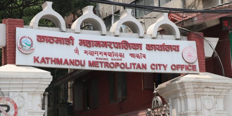 थामे बाढी प्रभावितलाई काठमाडौं महानगरपालिकाले २० लाख सहयोग गर्ने