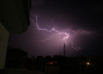 पाँचथरमा विद्यालयबाट घर फर्किदै गरेका किशोरको चट्याङ लागेर मृत्यु, एक घाइते