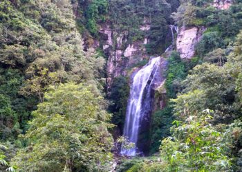 पर्यटकको आकर्षक गन्तव्य बन्दै भोजपुरको महभिर झरना