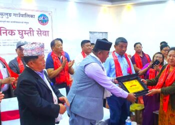 रक्षामन्त्री राईद्वारा महाकुलुङ गाउँपालिकाको प्रशासनिक घुम्ती शिविर उद्घाटन