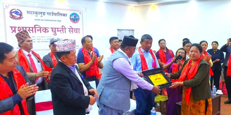 रक्षामन्त्री राईद्वारा महाकुलुङ गाउँपालिकाको प्रशासनिक घुम्ती शिविर उद्घाटन