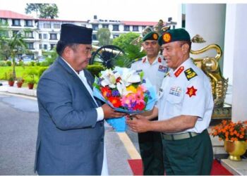 रक्षामन्त्री राईले गरे जङ्गी अड्डाको निरीक्षण