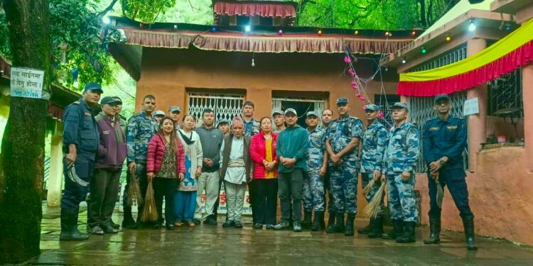 सशस्त्र प्रहरीले गर्यो ज्वालामाई मन्दिर परिसर सरसफाई