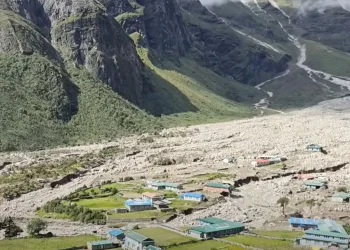 थामे बाढीपीडितको उद्धारमा खटिएका १३ जना प्रहरी पुरस्कृत