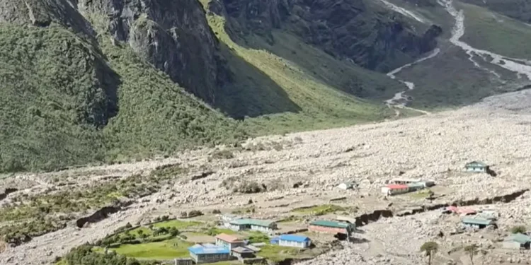 थामे बाढीपीडितको उद्धारमा खटिएका १३ जना प्रहरी पुरस्कृत