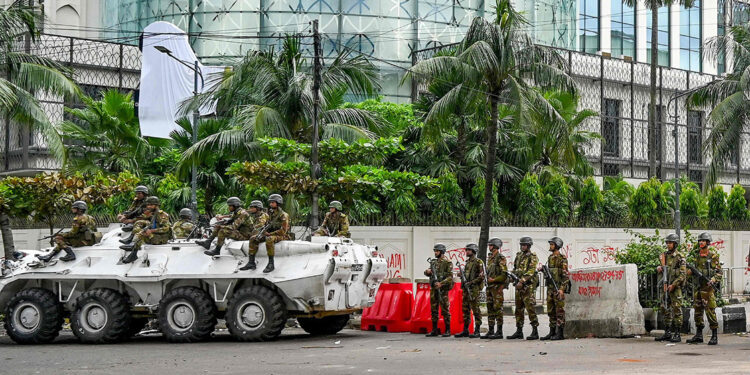 बंगलादेशमा सैनिक शासन लागू, शासन व्यवस्थामा परिवर्तनको घोषणा