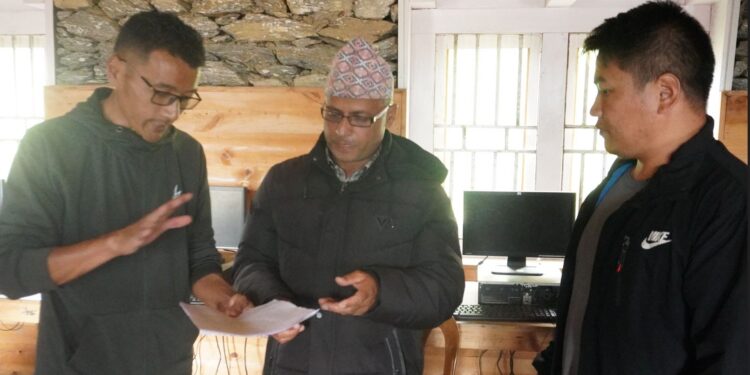  फाप्लु सामुदायिक विद्यालय जेको कन्नरमा चरम लापरबाही, अभिभावकले बुझाए १० बुदे माग सहितको ज्ञापन पत्र 