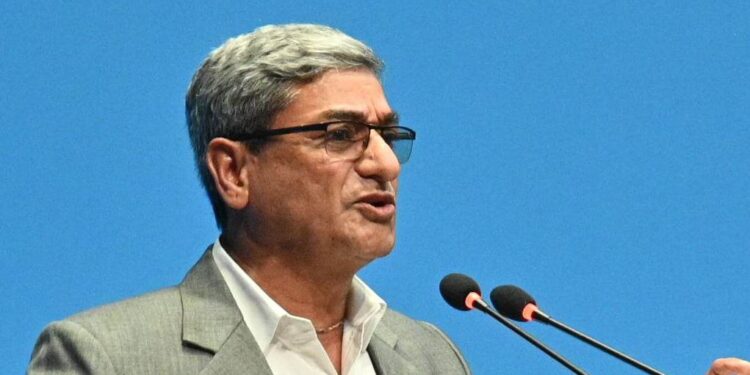 पाँचथरमा विस्फोट भएको बम सशस्त्र द्वन्द्वकालीन भएको गृहमन्त्री रमेश लेखकको दाबी