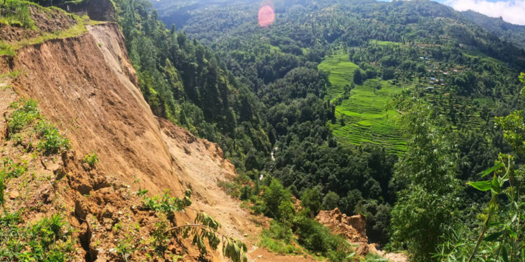 खोटाङको माझागाउँ पहिरोको उच्च जोखिममा