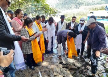  फाप्लु बेनी सडक खण्डको स्तरोन्नतिका लागी शिलान्यास, गुणस्तरमा सम्झौता नहुने मेयर शेर्पाको भनाई 