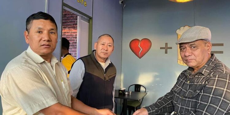 पिके सोलुखुम्बु टाप्टिङ समाज सेवा द्वारा पहिरोबाट मृत्यु भएका परिवारलाई ४० हजार राहत